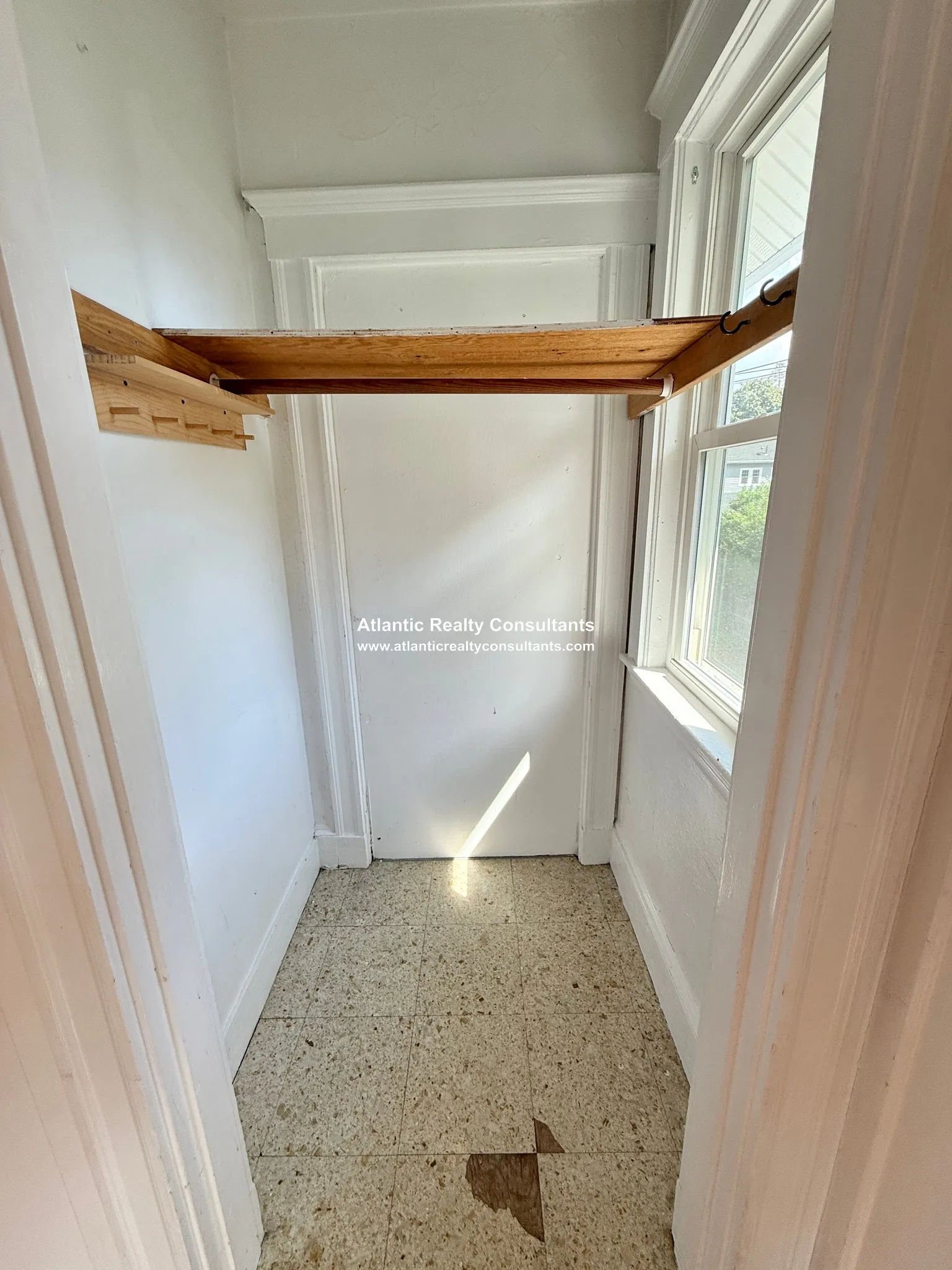 6 bed, 2 bath apartment for rent at 14 Hammondswood Rd Unit 2, Chestnut Hill — photo 7 of 23