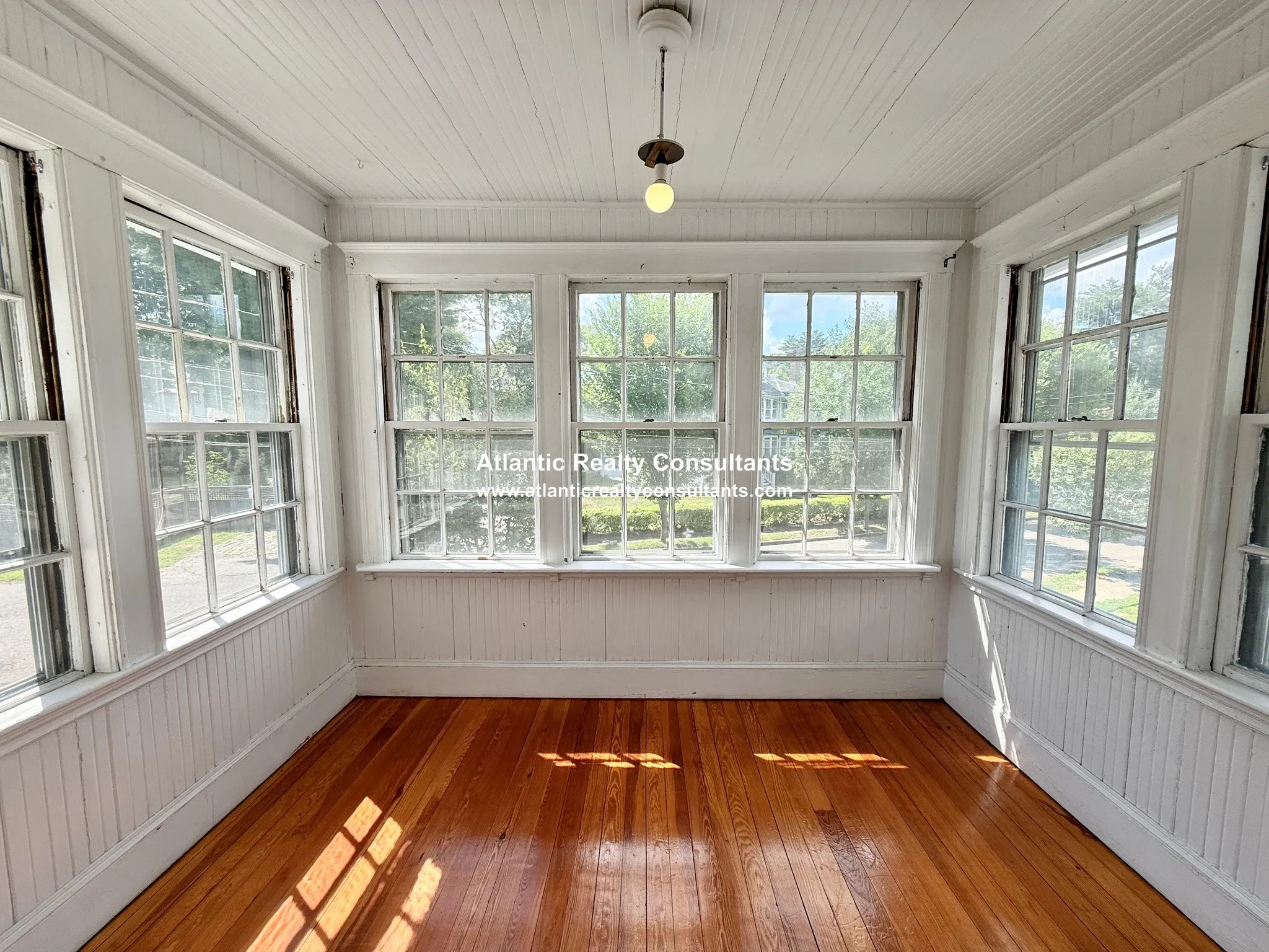 6 bed, 2 bath apartment for rent at 14 Hammondswood Rd Unit 2, Chestnut Hill — photo 4 of 23
