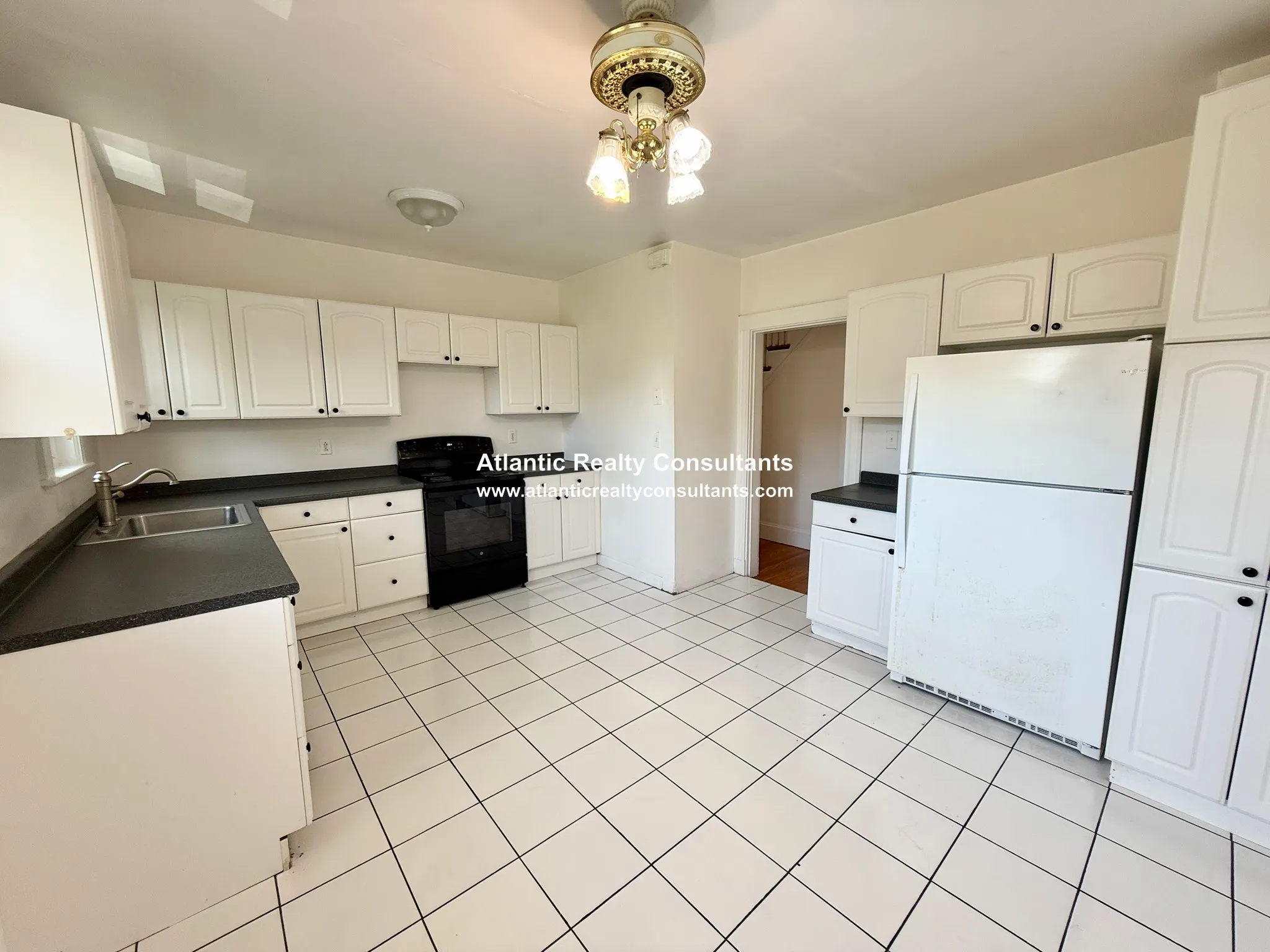 6 bed, 2 bath apartment for rent at 14 Hammondswood Rd Unit 2, Chestnut Hill — photo 15 of 23