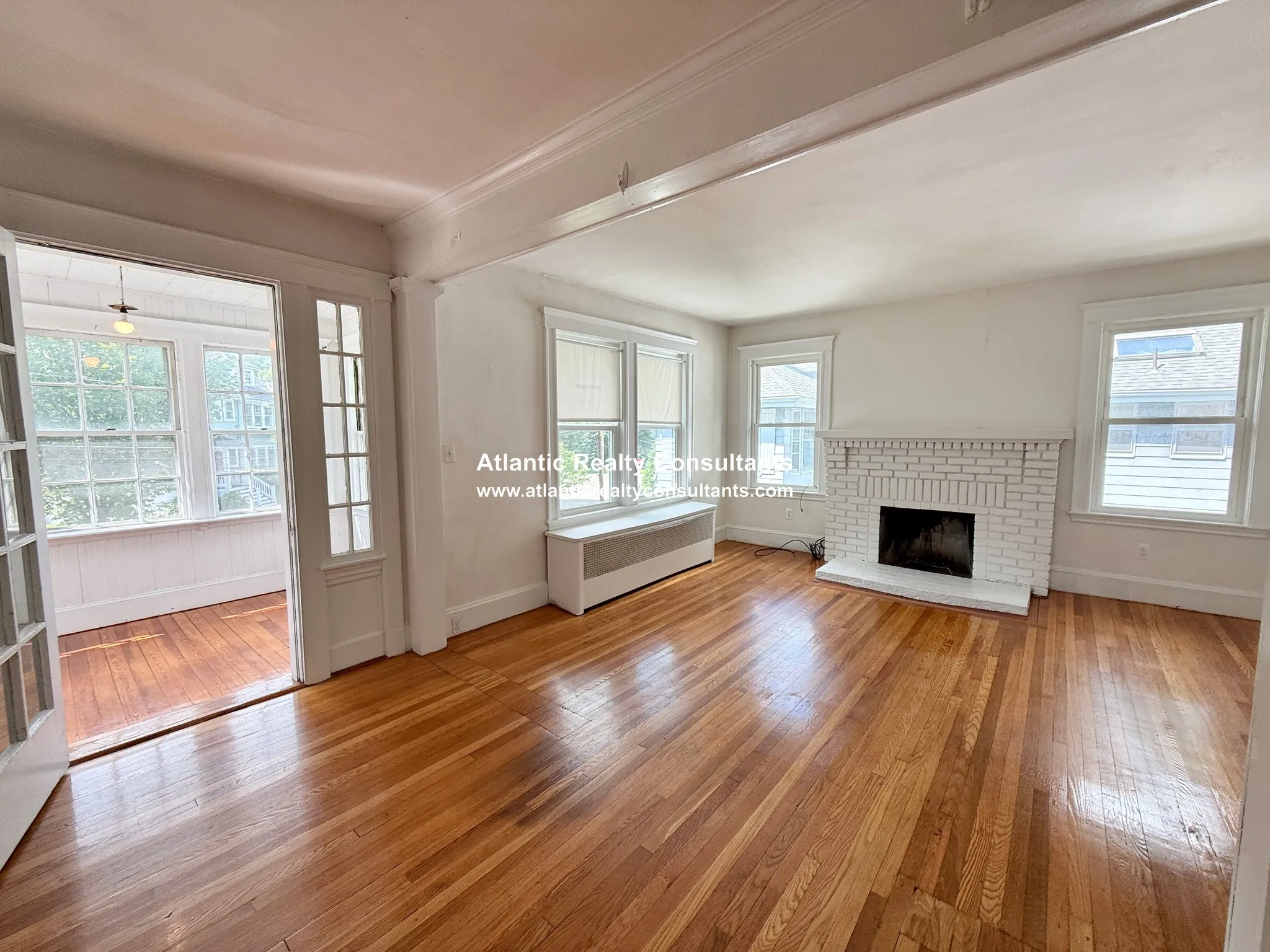 6 bed, 2 bath apartment for rent at 14 Hammondswood Rd Unit 2, Chestnut Hill — photo 2 of 23