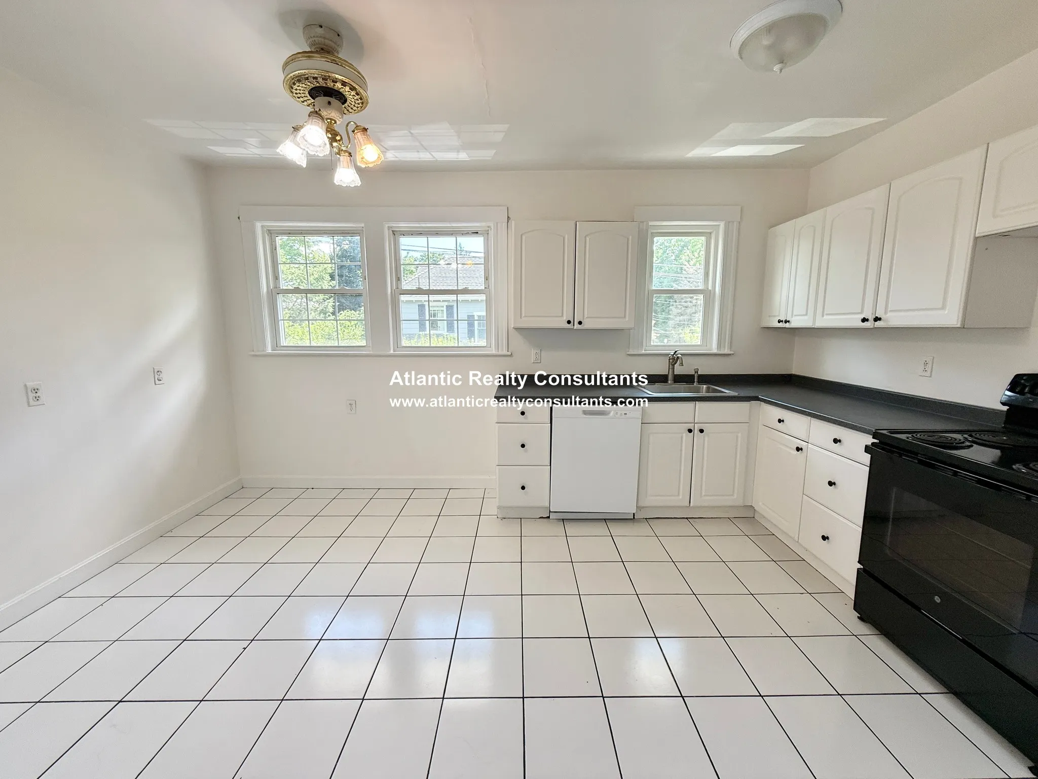6 bed, 2 bath apartment for rent at 14 Hammondswood Rd Unit 2, Chestnut Hill — photo 14 of 23