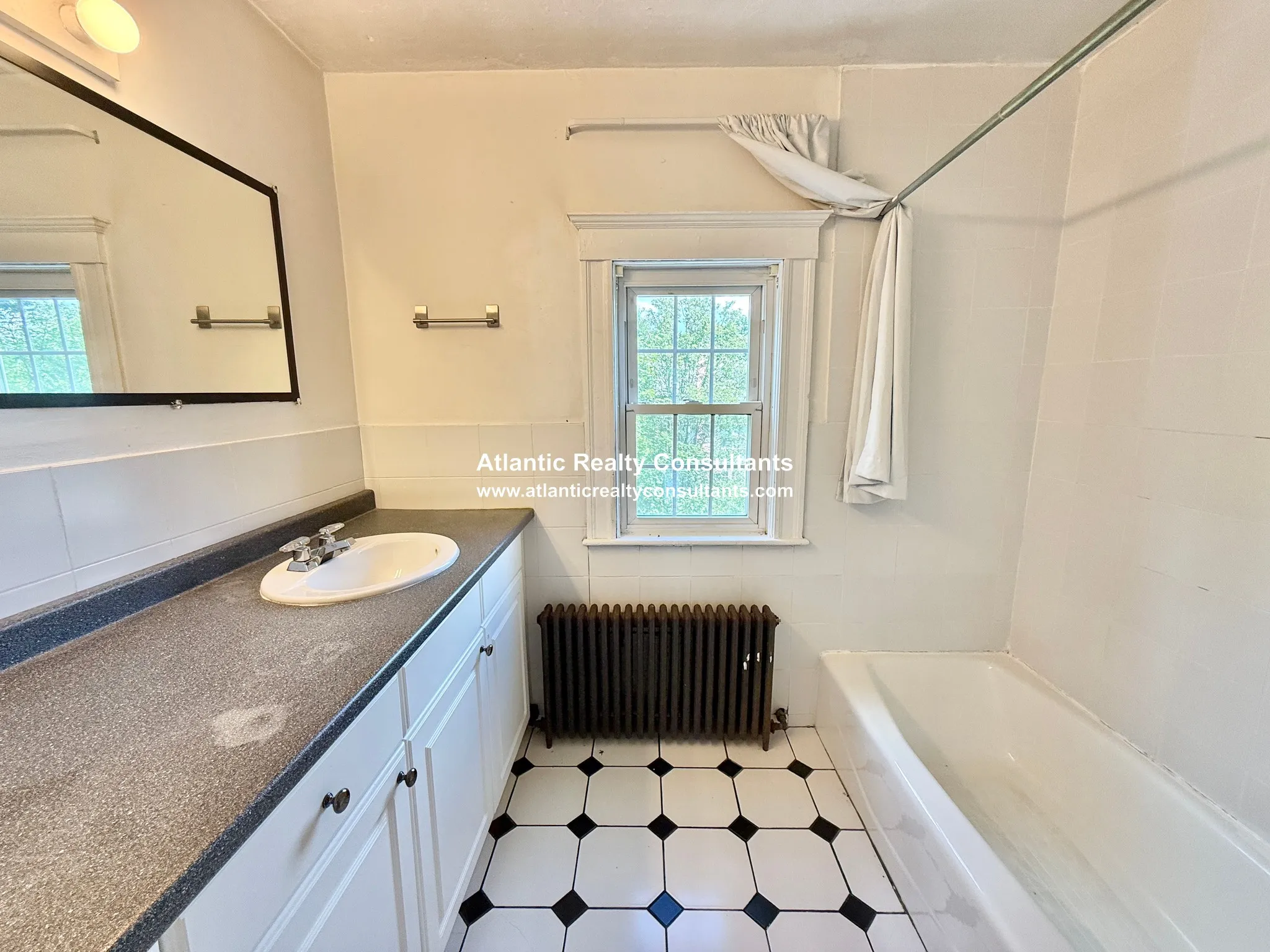6 bed, 2 bath apartment for rent at 14 Hammondswood Rd Unit 2, Chestnut Hill — photo 11 of 23