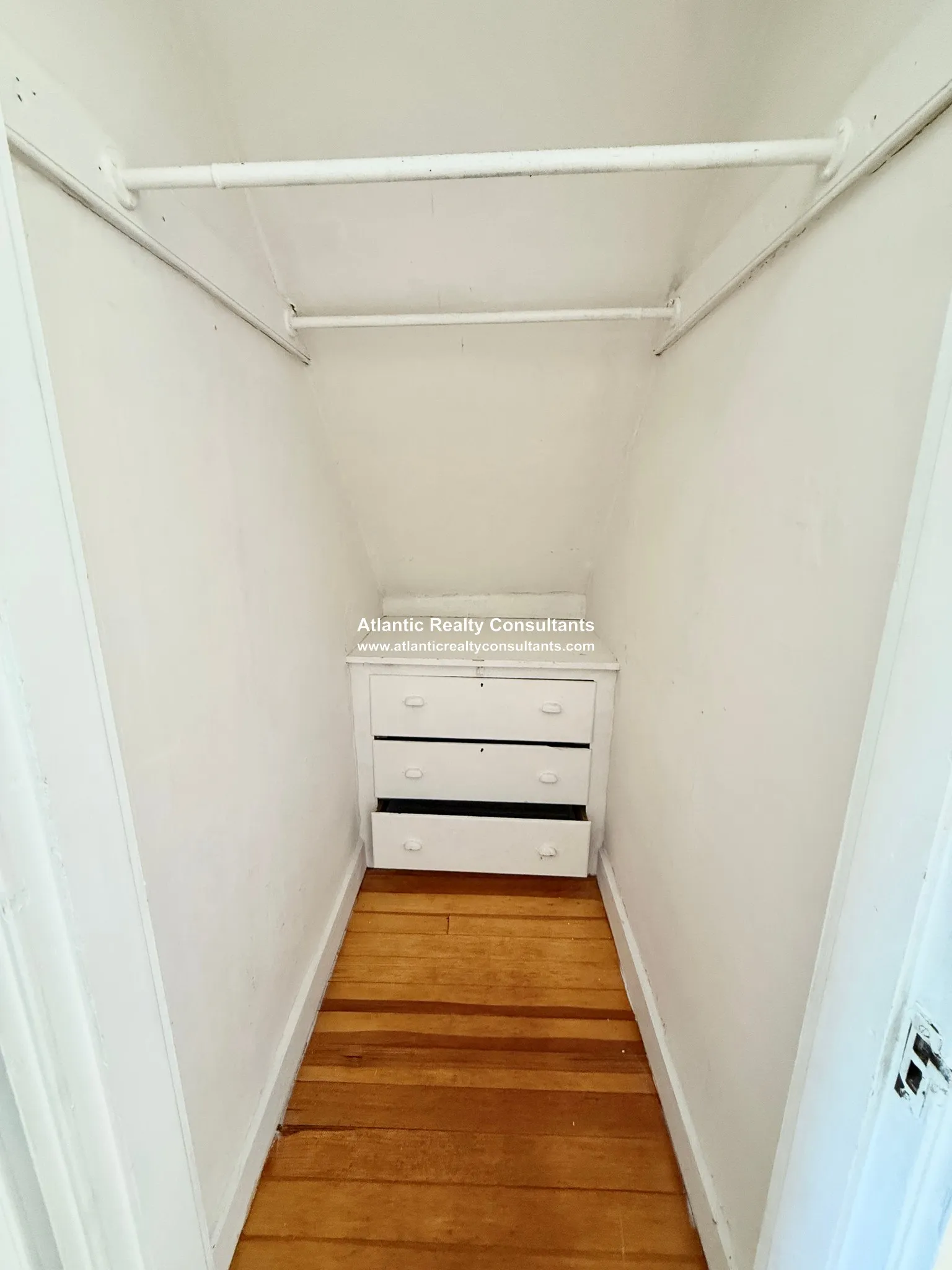 6 bed, 2 bath apartment for rent at 14 Hammondswood Rd Unit 2, Chestnut Hill — photo 20 of 23