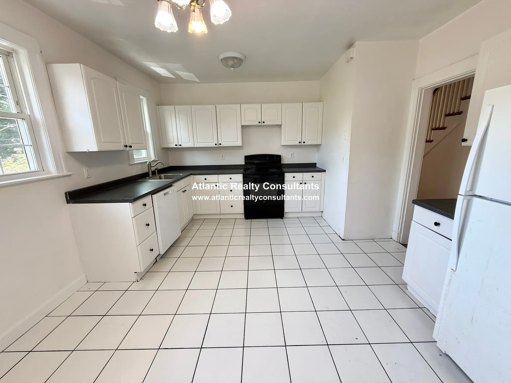 6 bed, 2 bath apartment for rent at 14 Hammondswood Rd Unit 2, Chestnut Hill — photo 13 of 23