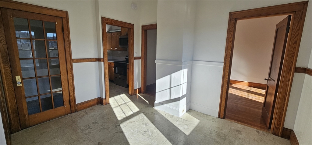 3 bed, 1 bath apartment for rent at 14 Harding Ave Unit 2, Everett — photo 5 of 13
