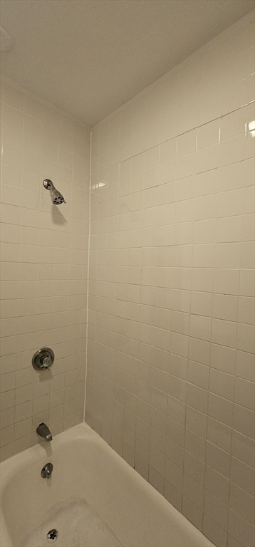 3 bed, 1 bath apartment for rent at 14 Harding Ave Unit 2, Everett — photo 4 of 13