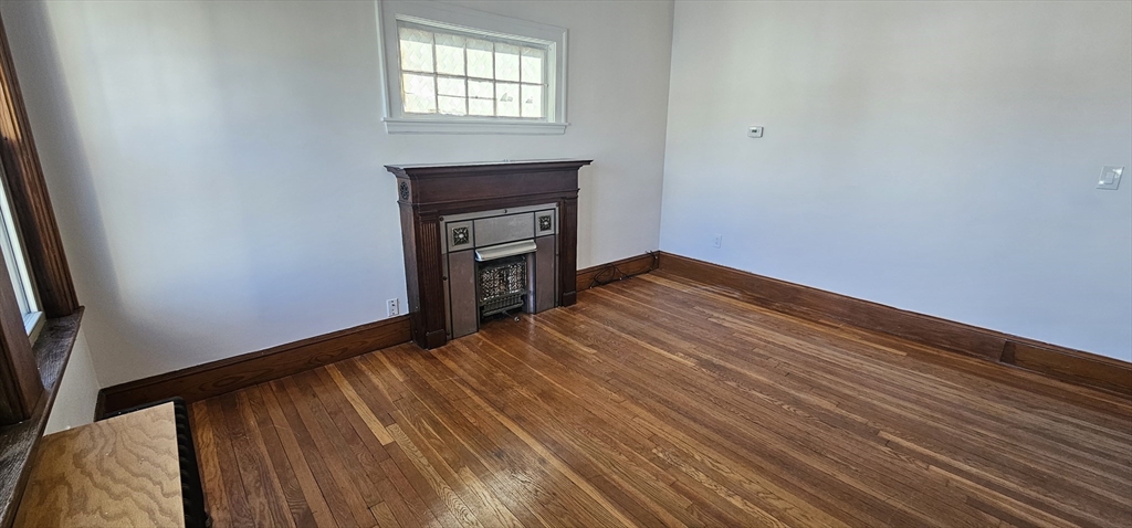 3 bed, 1 bath apartment for rent at 14 Harding Ave Unit 2, Everett — photo 2 of 13