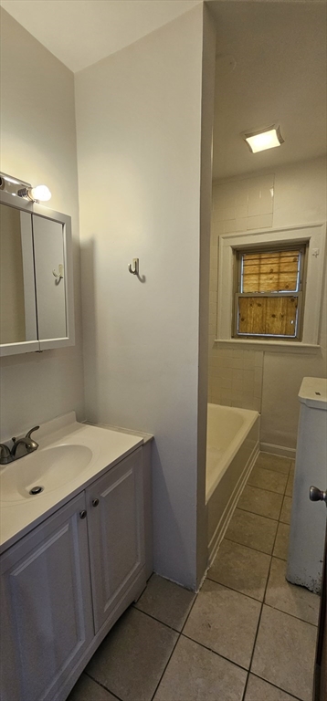 3 bed, 1 bath apartment for rent at 14 Harding Ave Unit 2, Everett — photo 3 of 13