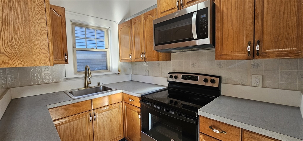 3 bed, 1 bath apartment for rent at 14 Harding Ave Unit 2, Everett — photo 7 of 13