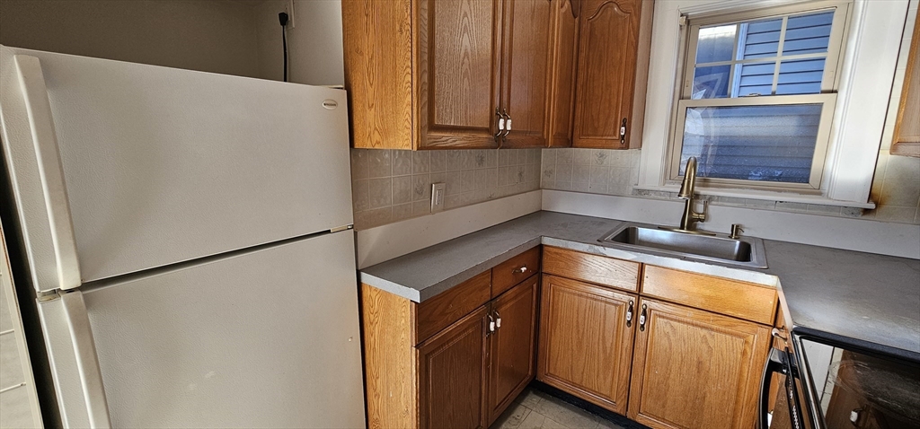 3 bed, 1 bath apartment for rent at 14 Harding Ave Unit 2, Everett — photo 8 of 13