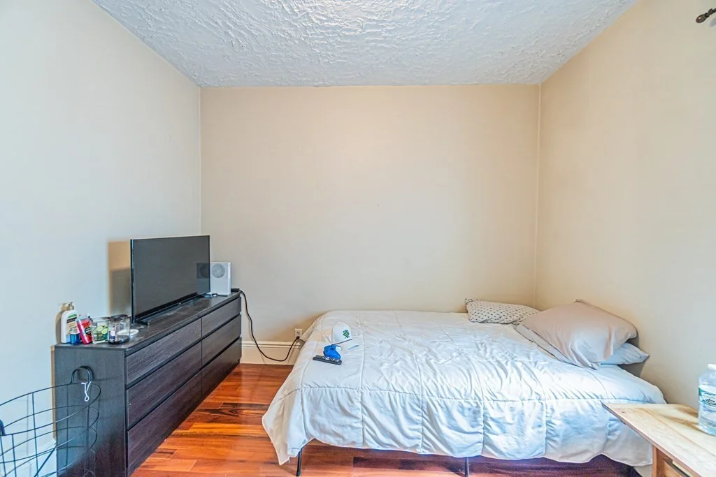 4 bed, 1.5 bath apartment for rent at 14 Harlow St Unit 3, Roxbury — photo 23 of 32