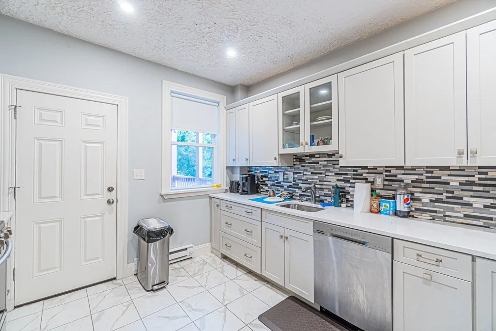 4 bed, 1.5 bath apartment for rent at 14 Harlow St Unit 3, Roxbury — photo 2 of 32