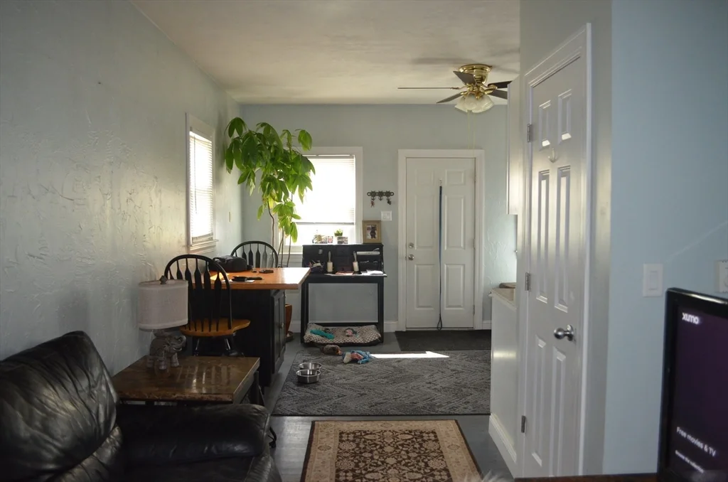 1 bed, 1 bath apartment for rent at 14 Hartford Ave E, Uxbridge — photo 6 of 18