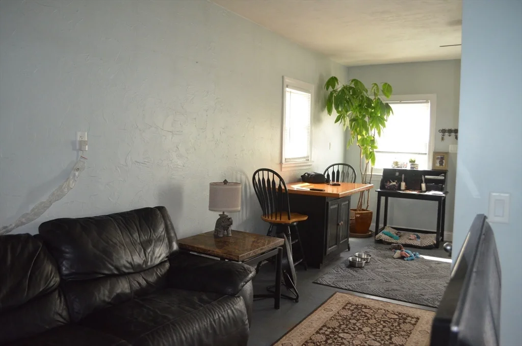 1 bed, 1 bath apartment for rent at 14 Hartford Ave E, Uxbridge — photo 5 of 18