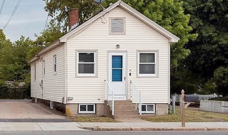 1 bed, 1 bath apartment for rent at 14 Hartford Ave E, Uxbridge — photo 1 of 18