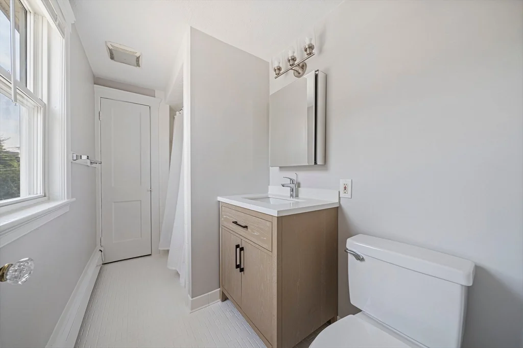 1 bed, 1 bath apartment for rent at 14 Hartwell St Unit B, Waltham — photo 12 of 24