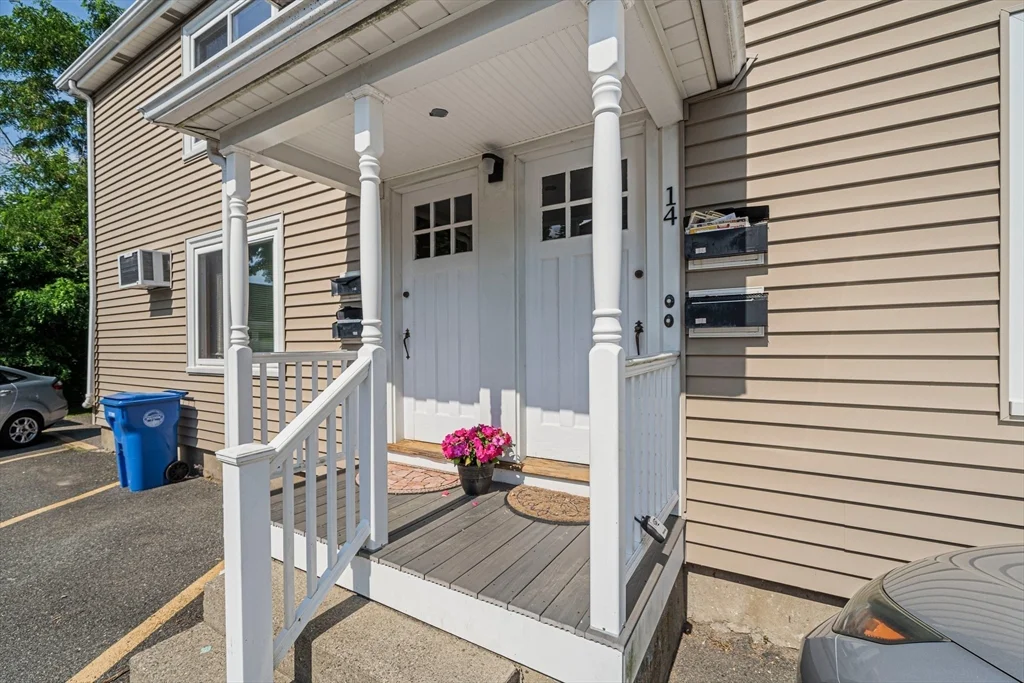 1 bed, 1 bath apartment for rent at 14 Hartwell St Unit B, Waltham — photo 1 of 24