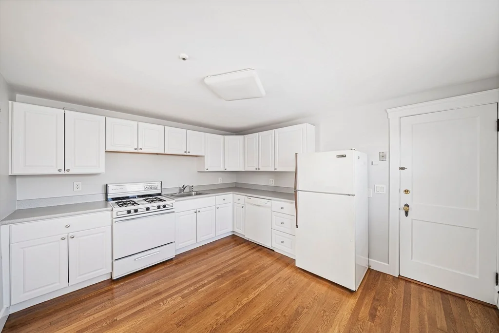 1 bed, 1 bath apartment for rent at 14 Hartwell St Unit B, Waltham — photo 2 of 24