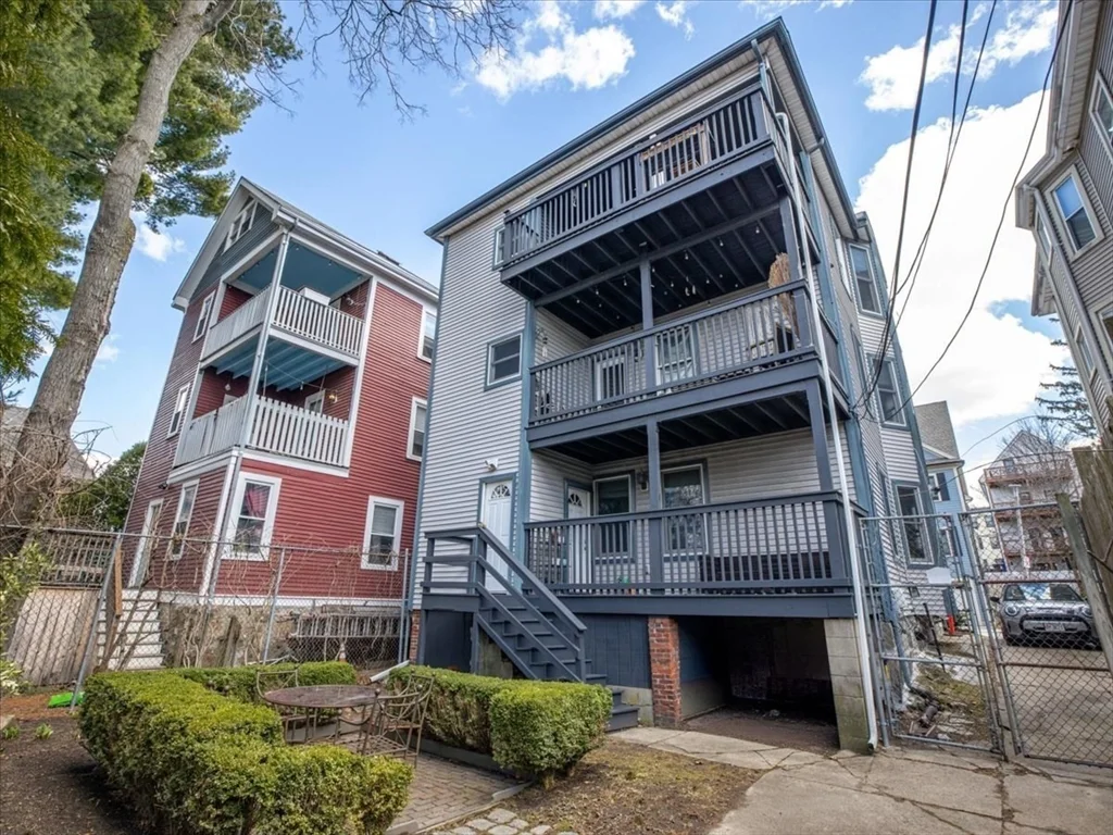 2 bed, 1 bath apartment for rent at 14 Haverford St Unit 1, Jamaica Plain — photo 5 of 22