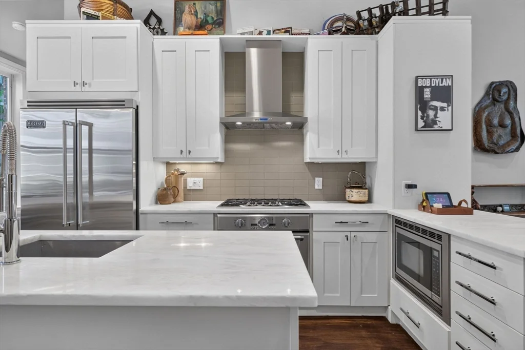 1 bed, 1 bath apartment for rent at 14 Hereford Unit 1, Back Bay — photo 5 of 22