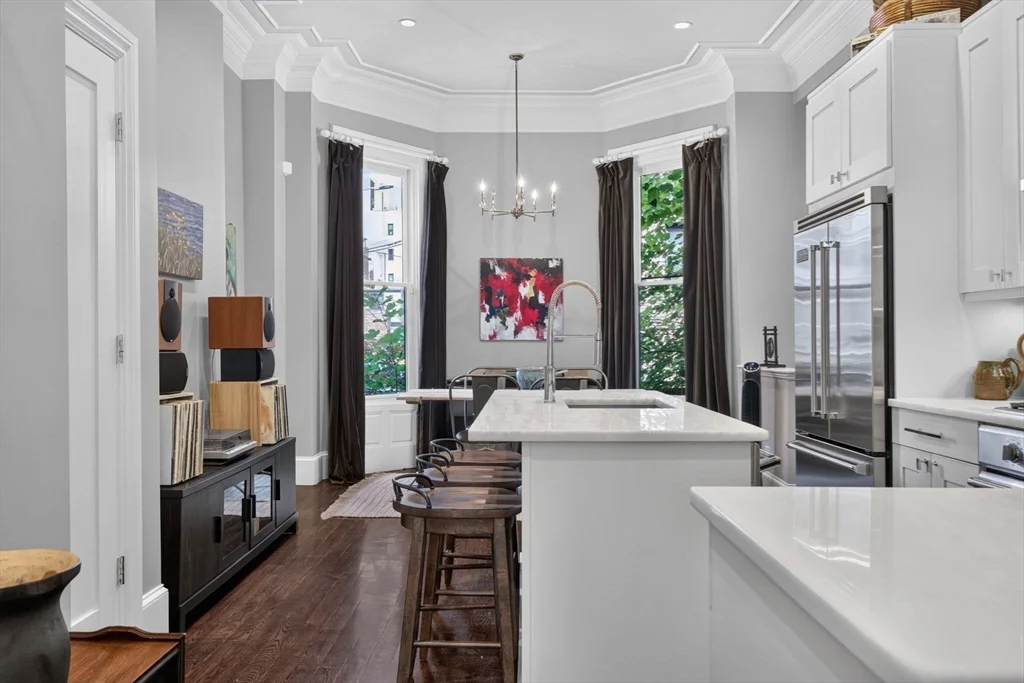 1 bed, 1 bath apartment for rent at 14 Hereford Unit 1, Back Bay — photo 2 of 22