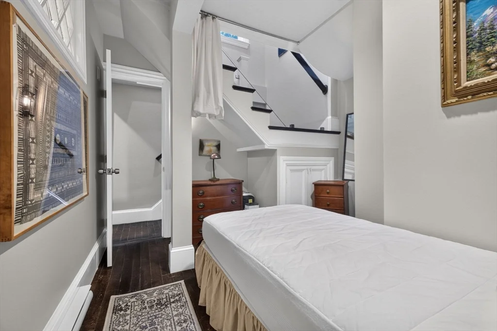 1 bed, 1 bath apartment for rent at 14 Hereford Unit 1, Back Bay — photo 18 of 22
