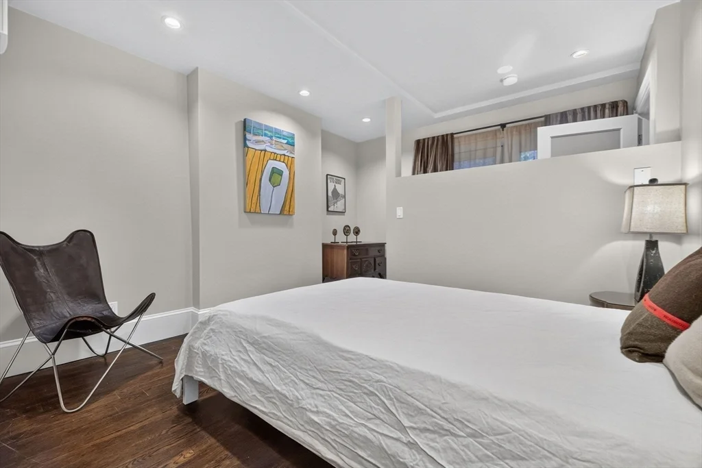 1 bed, 1 bath apartment for rent at 14 Hereford Unit 1, Back Bay — photo 16 of 22