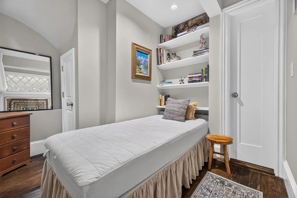 1 bed, 1 bath apartment for rent at 14 Hereford Unit 1, Back Bay — photo 17 of 22