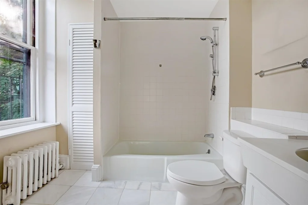 1 bed, 1 bath apartment for rent at 14 Hereford Unit 3, Back Bay — photo 12 of 13