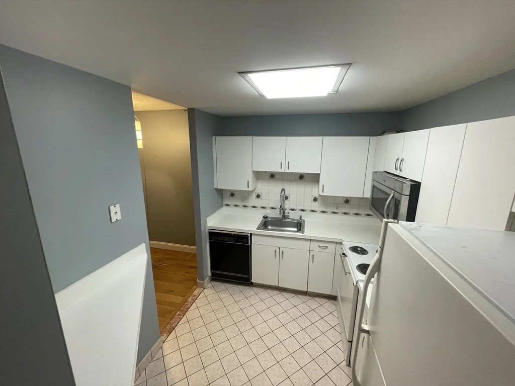 2 bed, 1 bath apartment for rent at 14 Heron St Unit 204, Boston — photo 3 of 13