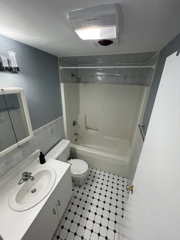 2 bed, 1 bath apartment for rent at 14 Heron St Unit 204, Boston — photo 12 of 13