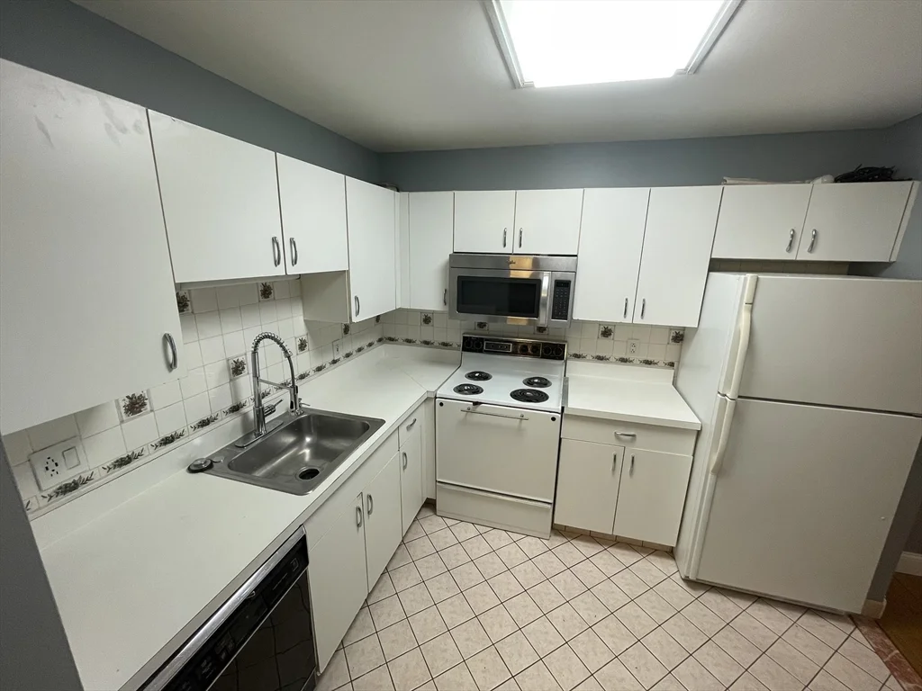 2 bed, 1 bath apartment for rent at 14 Heron St Unit 204, Boston — photo 2 of 13