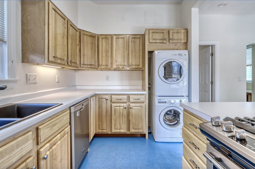 3 bed, 1 bath apartment for rent at 14 Holton Unit 5, West Medford — photo 17 of 24