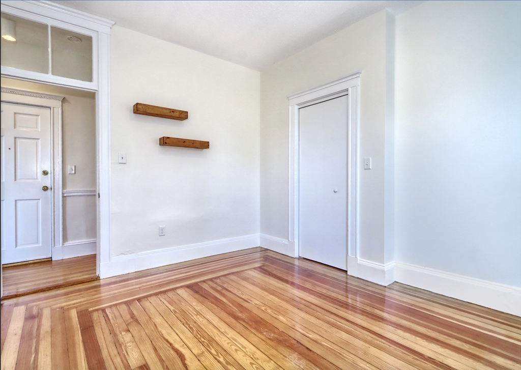 3 bed, 1 bath apartment for rent at 14 Holton Unit 5, West Medford — photo 6 of 24