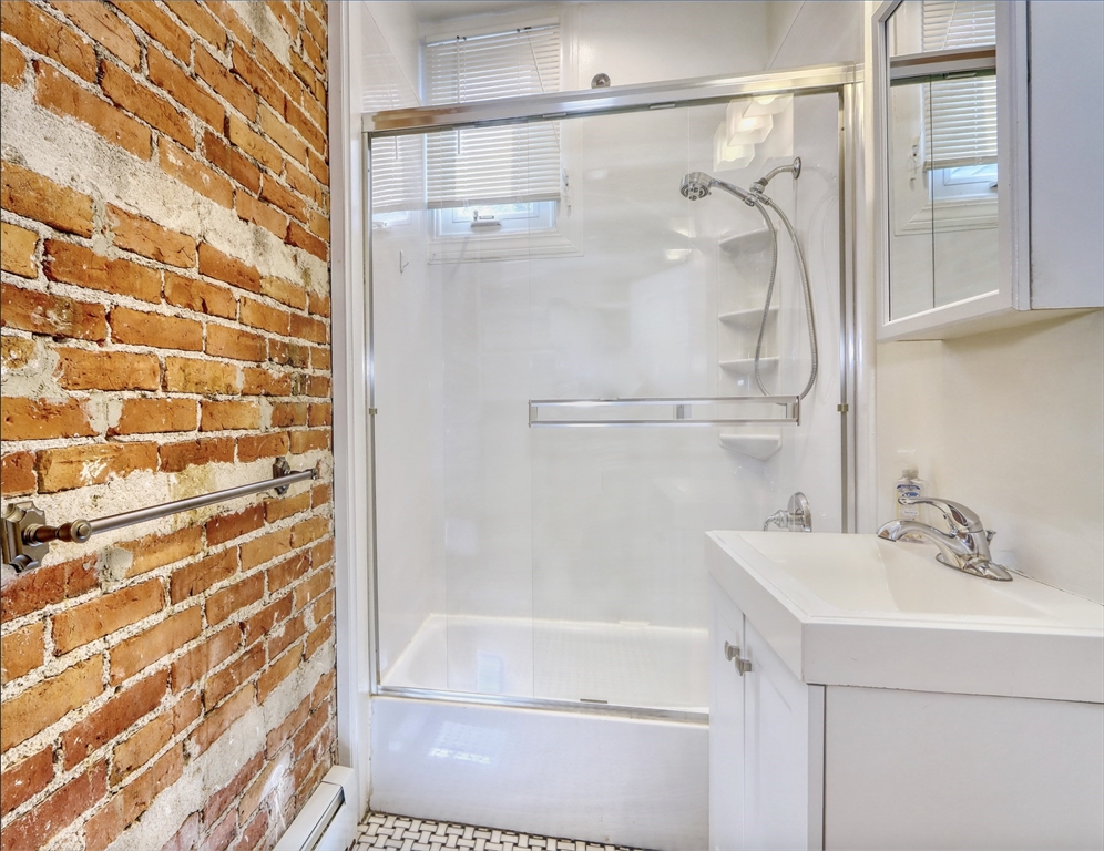 3 bed, 1 bath apartment for rent at 14 Holton Unit 5, West Medford — photo 9 of 24