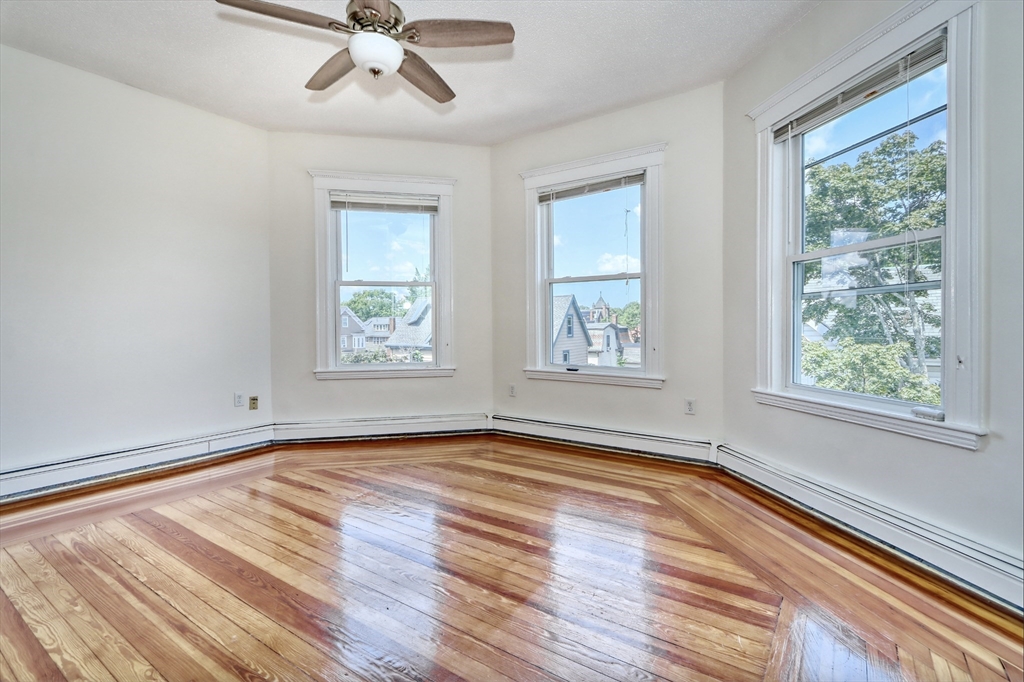 3 bed, 1 bath apartment for rent at 14 Holton Unit 5, West Medford — photo 4 of 24