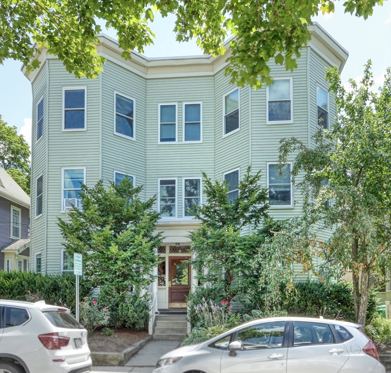3 bed, 1 bath apartment for rent at 14 Holton Unit 5, West Medford
