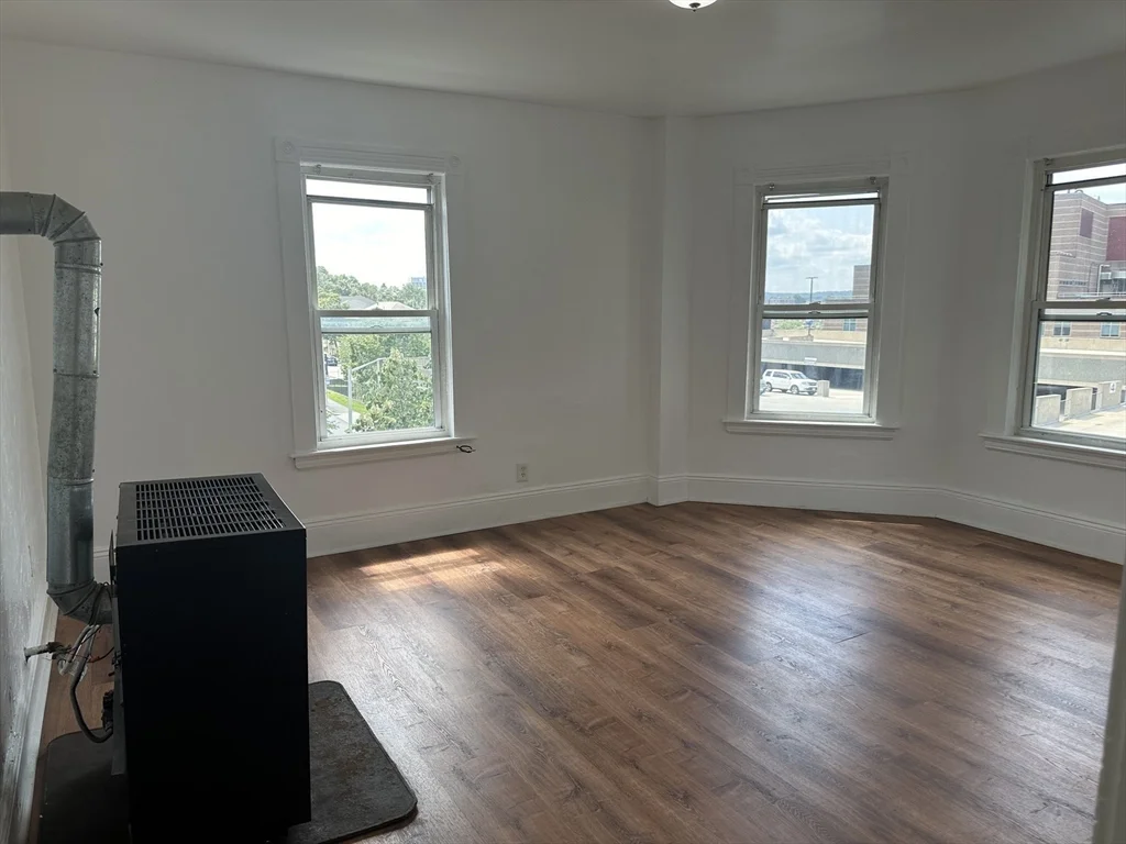 2 bed, 1 bath apartment for rent at 14 Hooper St Unit 3, Worcester — photo 2 of 12