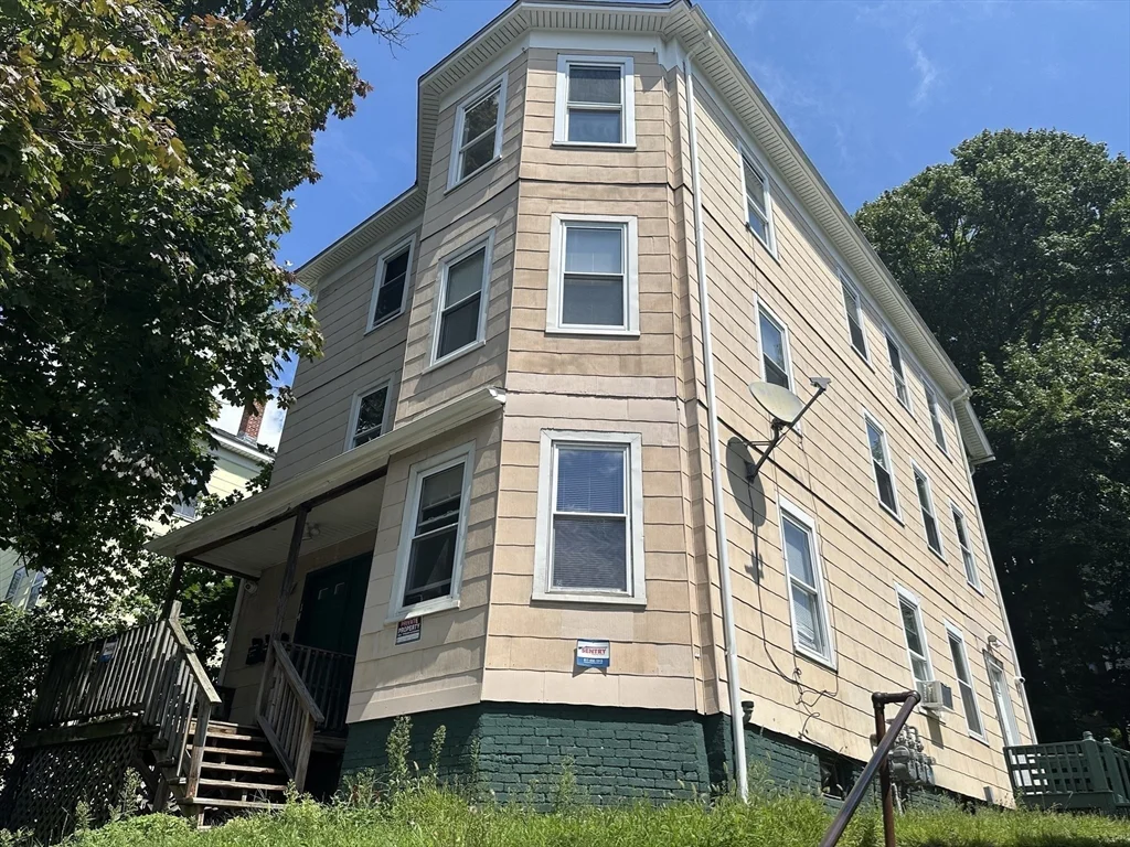 2 bed, 1 bath apartment for rent at 14 Hooper St Unit 3, Worcester