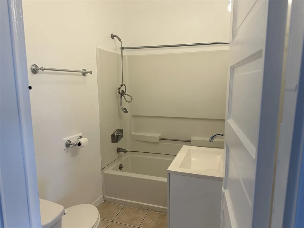 2 bed, 1 bath apartment for rent at 14 Hooper St Unit 3, Worcester — photo 12 of 12
