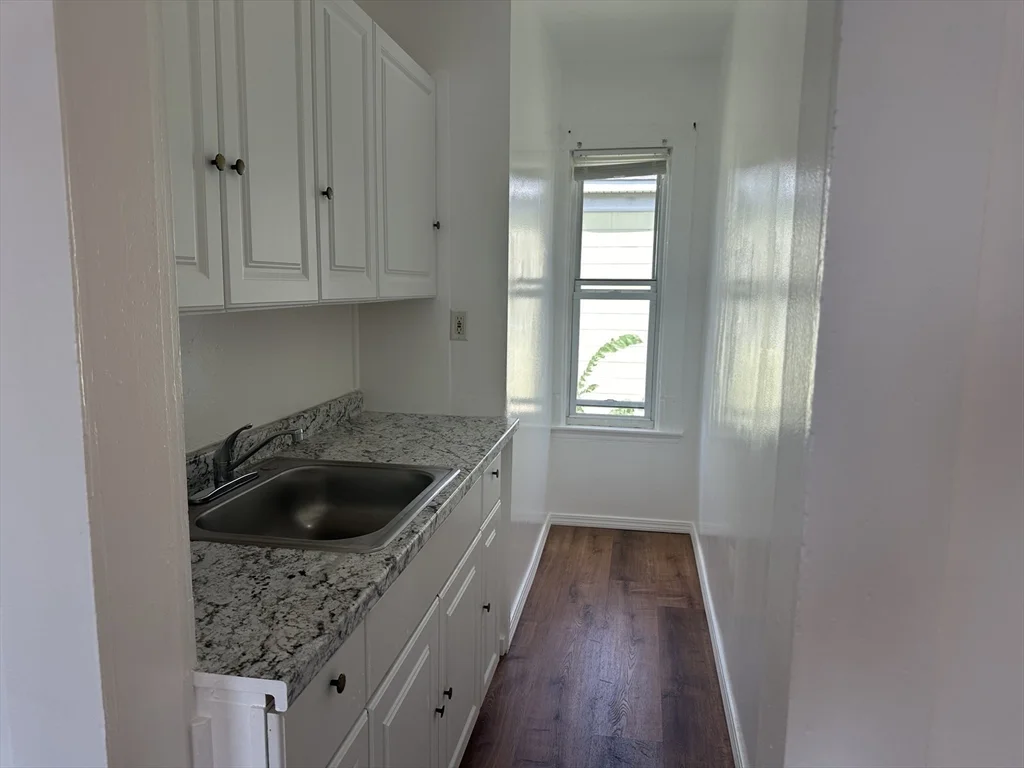 2 bed, 1 bath apartment for rent at 14 Hooper St Unit 3, Worcester — photo 4 of 12