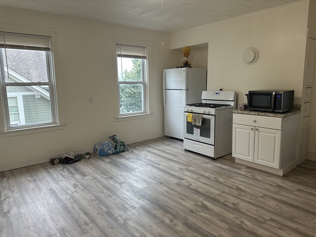 2 bed, 1 bath apartment for rent at 14 Hooper Unit 2, Worcester — photo 7 of 14