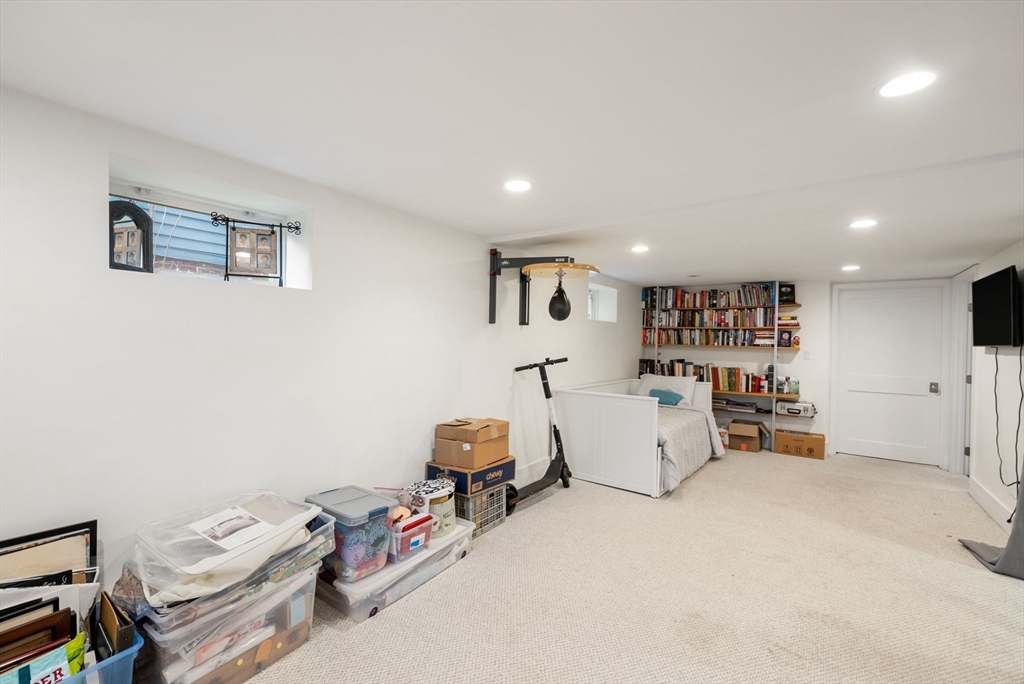 6 bed, 3 bath apartment for rent at 14 Hubbard Ave Unit 0, Cambridge — photo 33 of 38