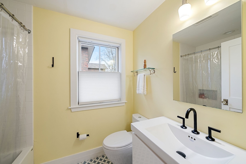 6 bed, 3 bath apartment for rent at 14 Hubbard Ave Unit 0, Cambridge — photo 18 of 38