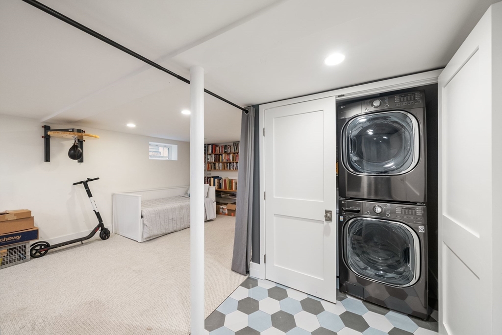 6 bed, 3 bath apartment for rent at 14 Hubbard Ave Unit 0, Cambridge — photo 31 of 38
