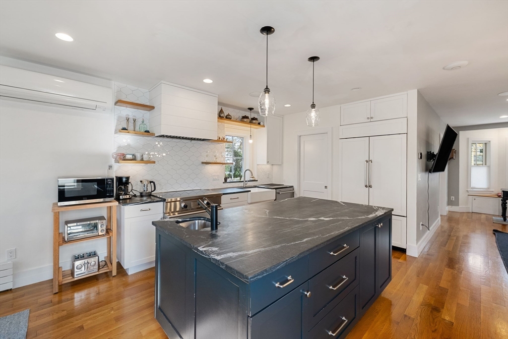 6 bed, 3 bath apartment for rent at 14 Hubbard Ave Unit 0, Cambridge — photo 6 of 38