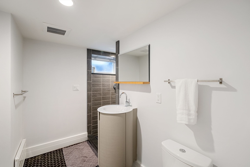 6 bed, 3 bath apartment for rent at 14 Hubbard Ave Unit 0, Cambridge — photo 34 of 38