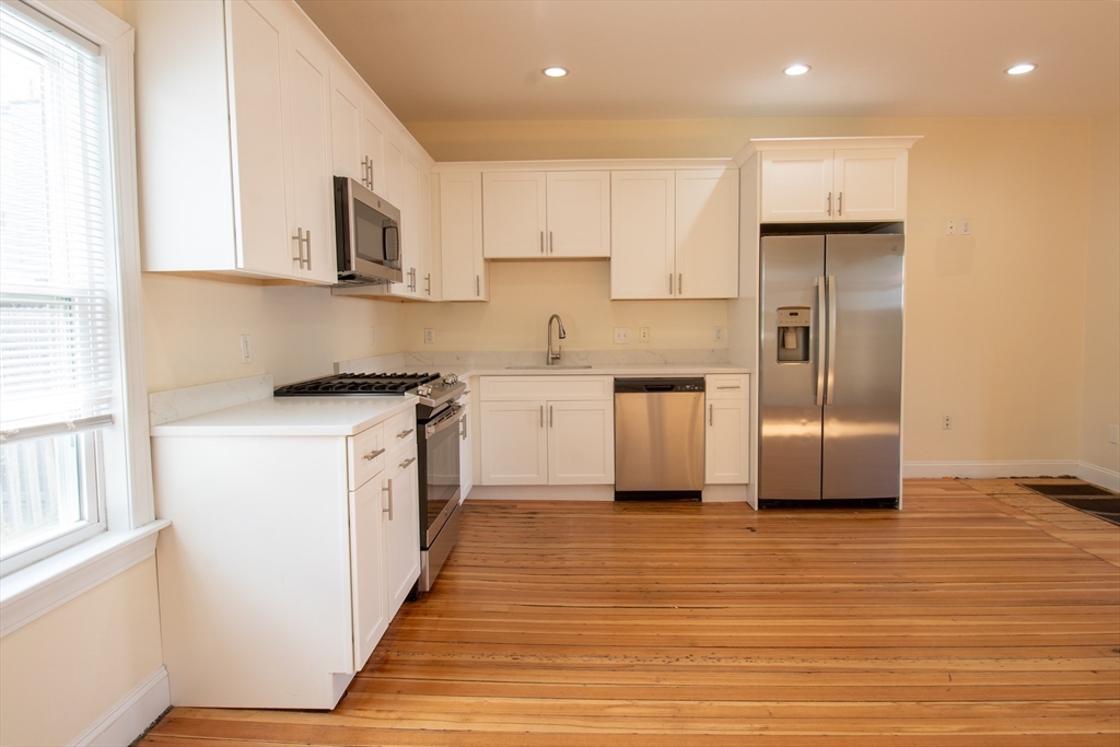 4 bed, 3 bath apartment for rent at 14 Humboldt Pl Unit 14, South Boston — photo 2 of 22