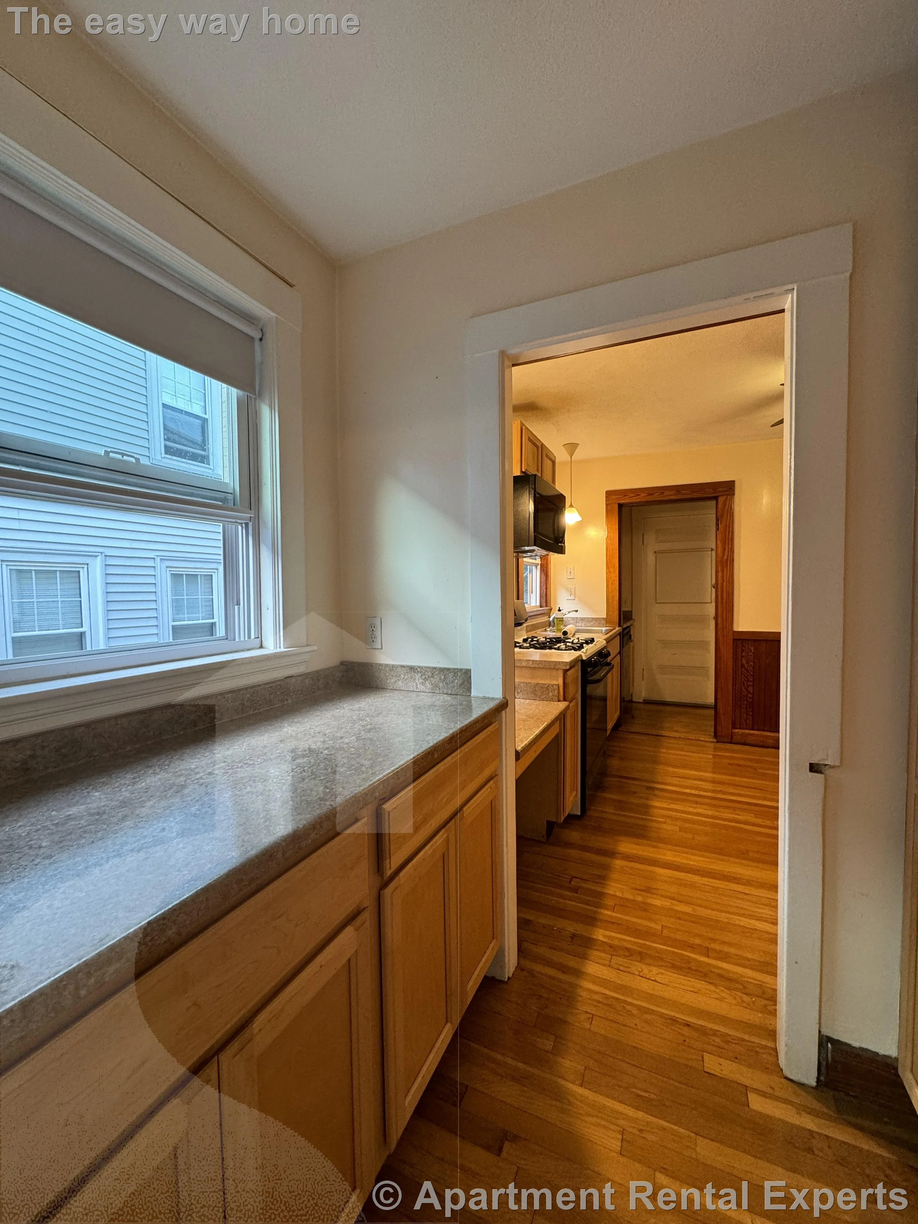 2 bed, 1 bath apartment for rent at 14 Irvington Rd, Tufts — photo 3 of 11