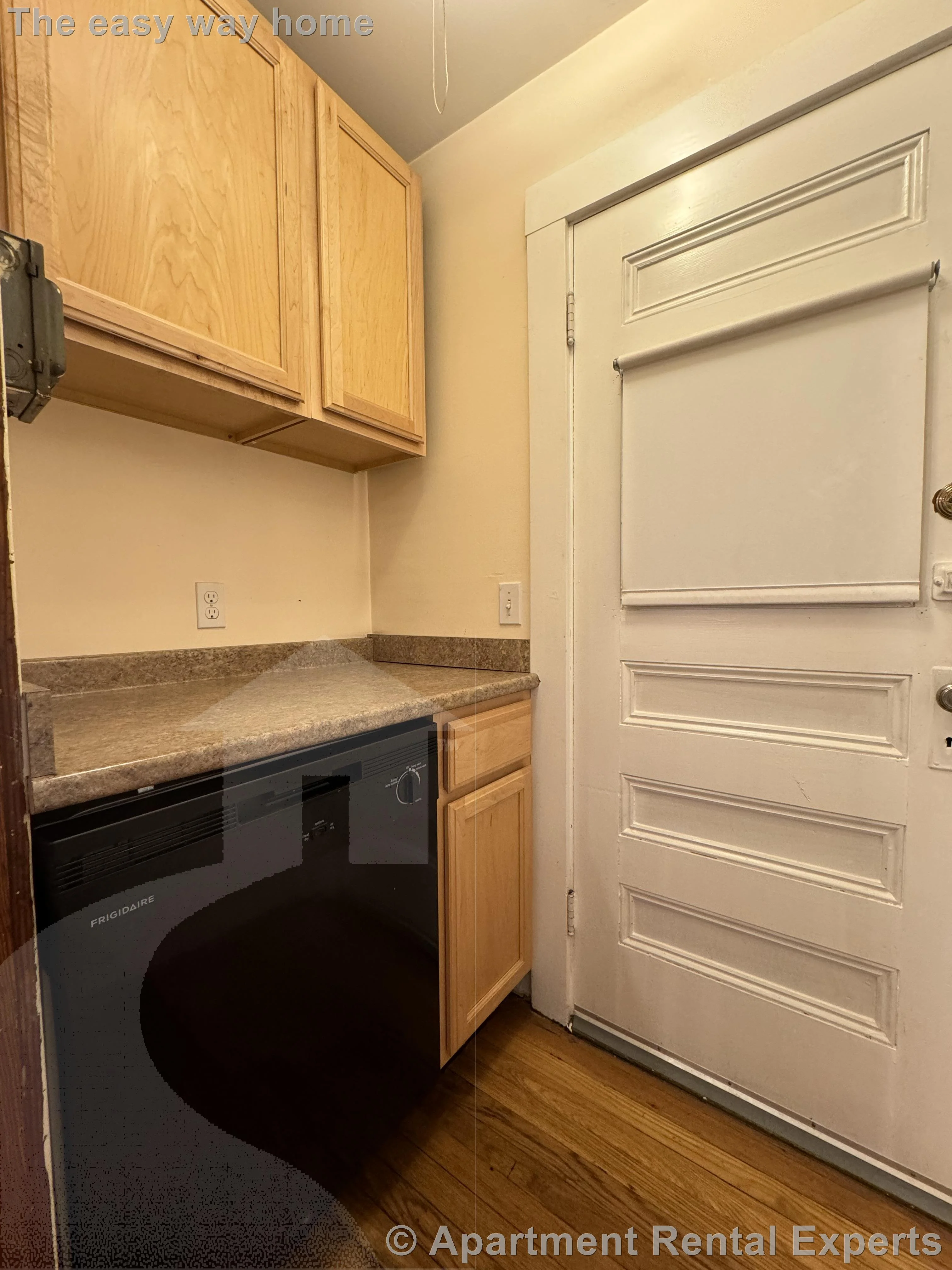 2 bed, 1 bath apartment for rent at 14 Irvington Rd, Tufts — photo 2 of 11